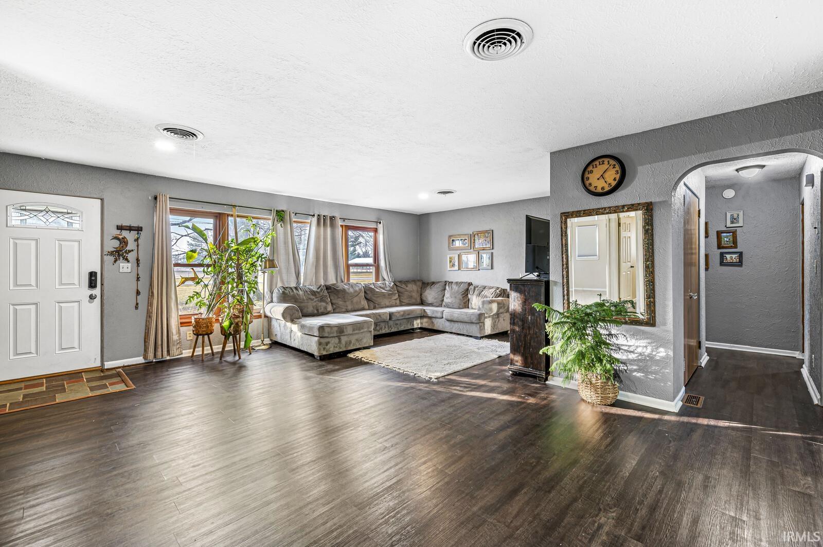 56852 Cedar Road Mishawaka, IN 46544 - Photo 6 of 32 Gallery Image 6