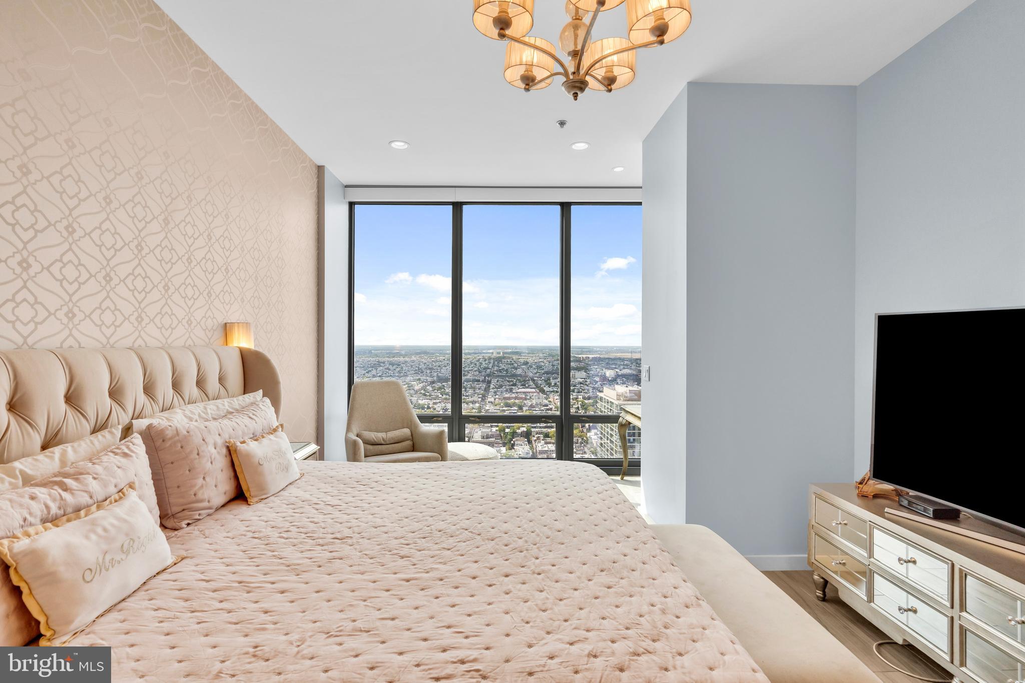 2101 Market Street, Unit PH02 Philadelphia, PA 19103 - Photo 35 of 56 a bedroom with a bed and a flat tv screen on dresser