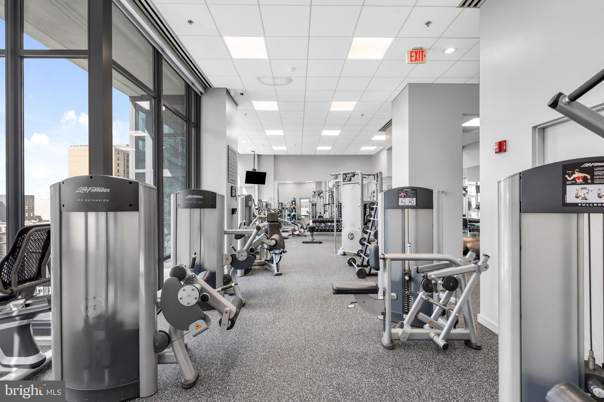 2101 Market Street, Unit PH02 Philadelphia, PA 19103 - Photo 51 of 56 a view of a room with gym equipment
