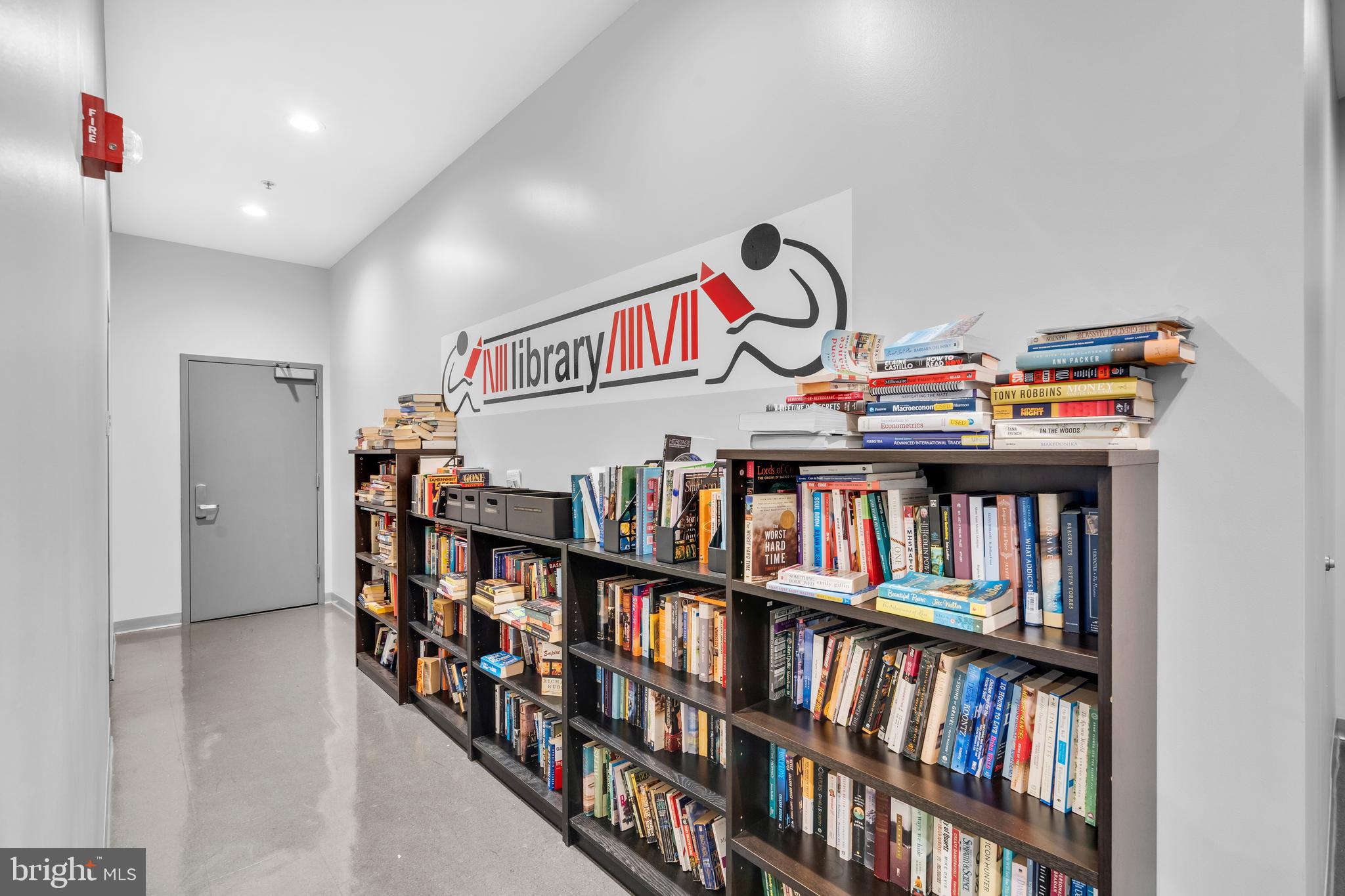 2101 Market Street, Unit PH02 Philadelphia, PA 19103 - Photo 52 of 56 a book shelf with books and a book shelf