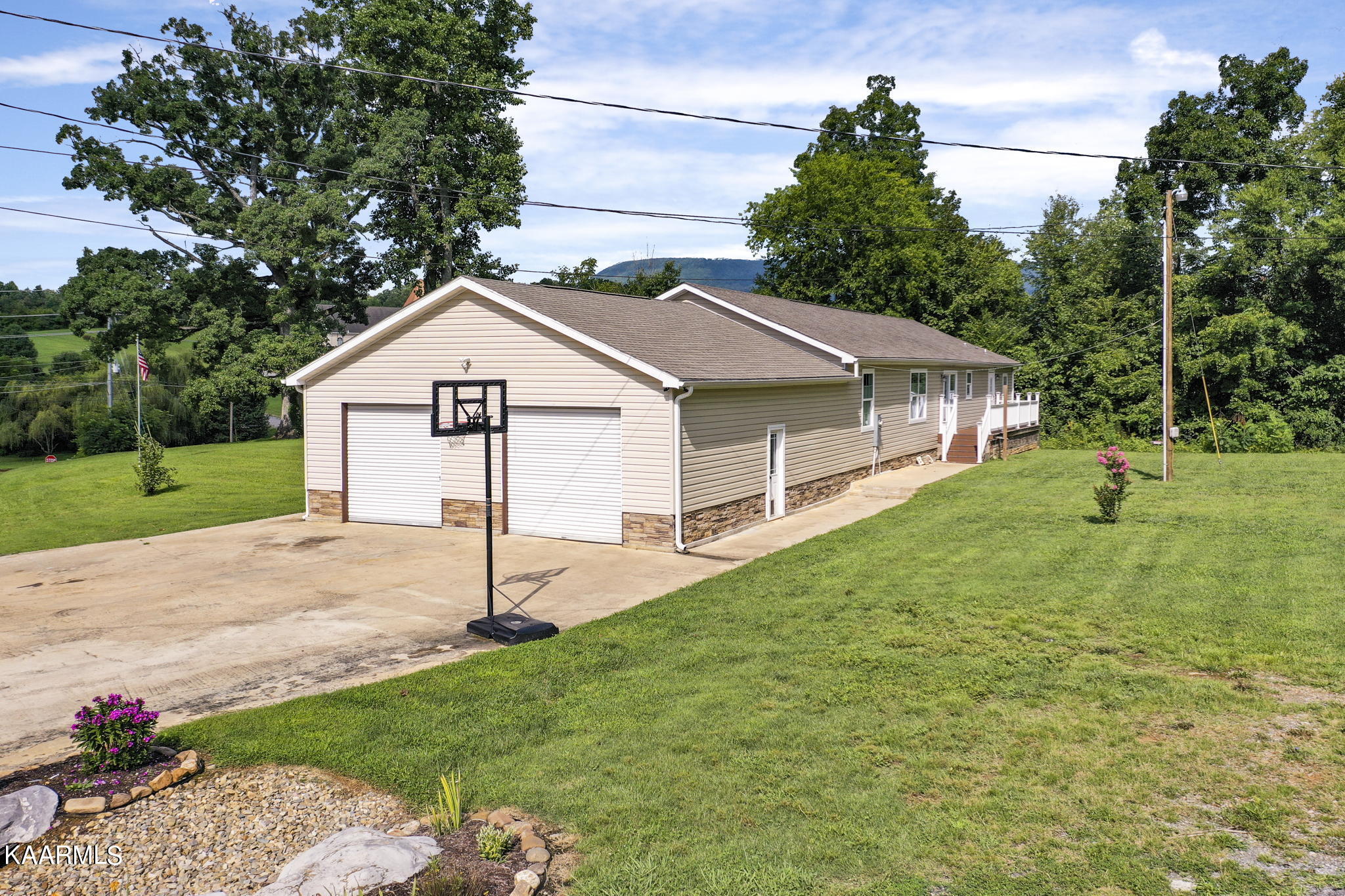 104 Circle Road, Unit 104106 Newport, TN 37821 - Photo 25 of 27 25-web-or-mls-JH-Fri 20220812-186