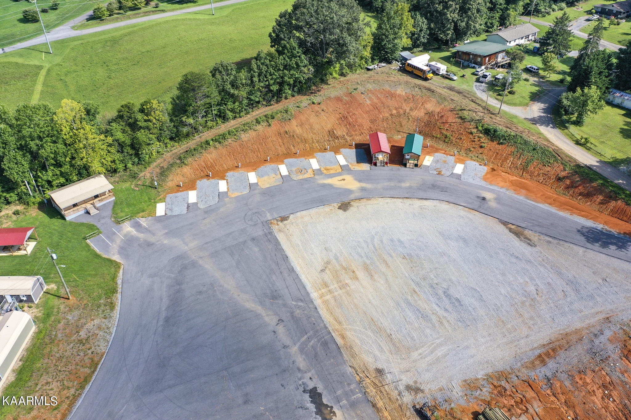 104 Circle Road, Unit 104106 Newport, TN 37821 - Photo 3 of 27 3-web-or-mls-JH-Fri 20220812-018
