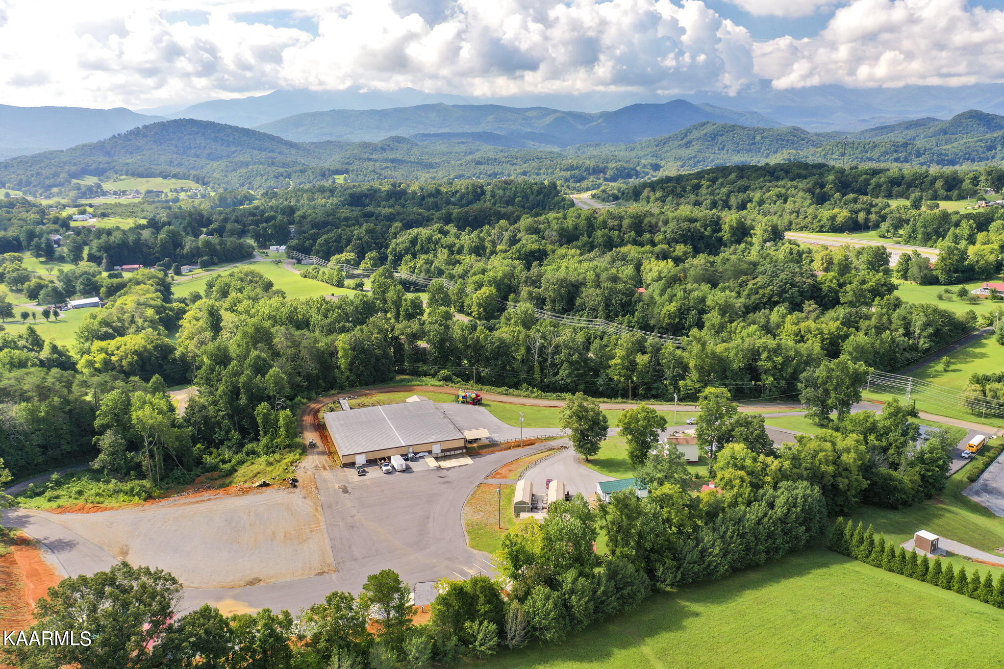 104 Circle Road, Unit 104106 Newport, TN 37821 - Photo 6 of 27 6-web-or-mls-JH-Fri 20220812-042