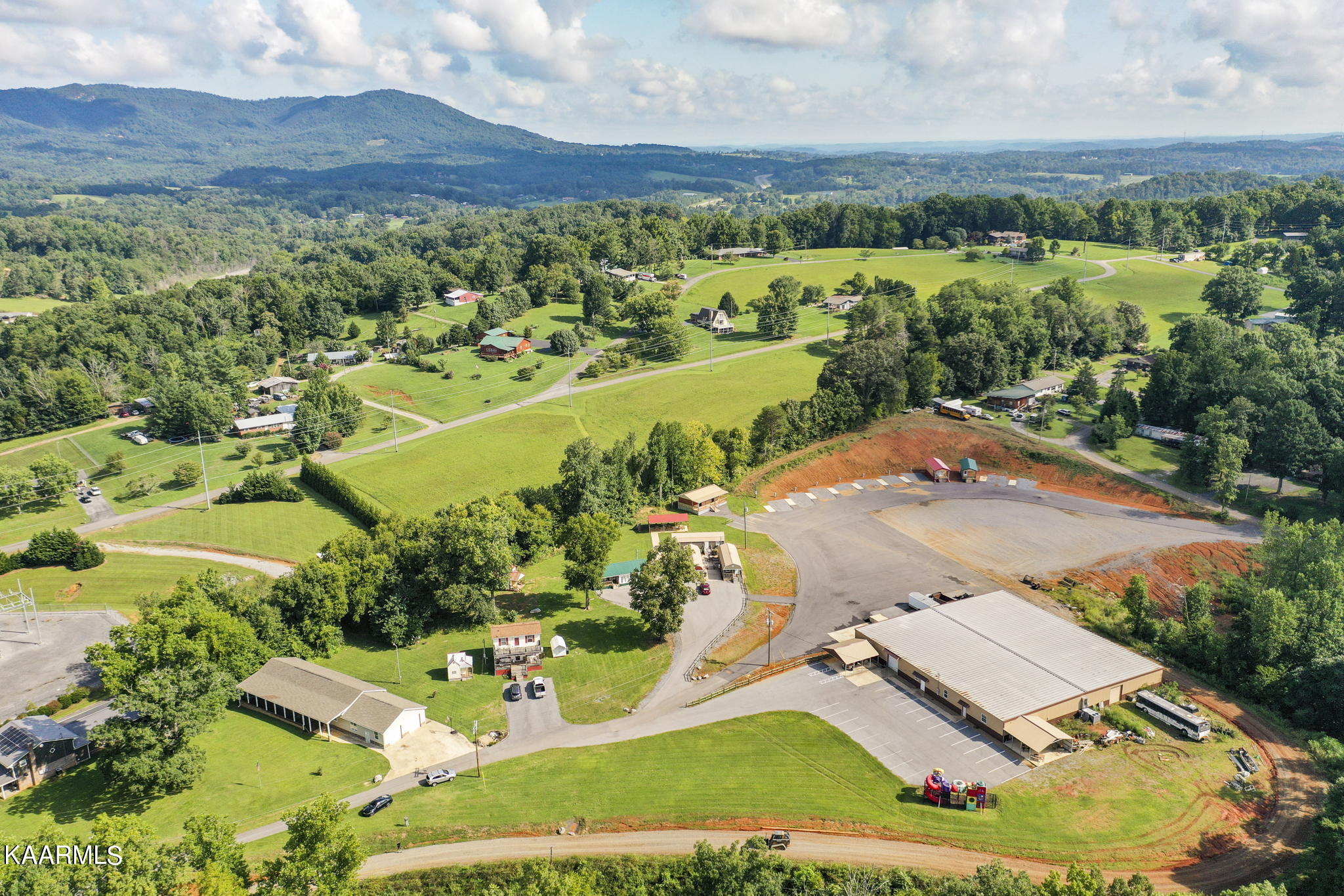 104 Circle Road, Unit 104106 Newport, TN 37821 - Photo 8 of 27 8-web-or-mls-JH-Fri 20220812-060