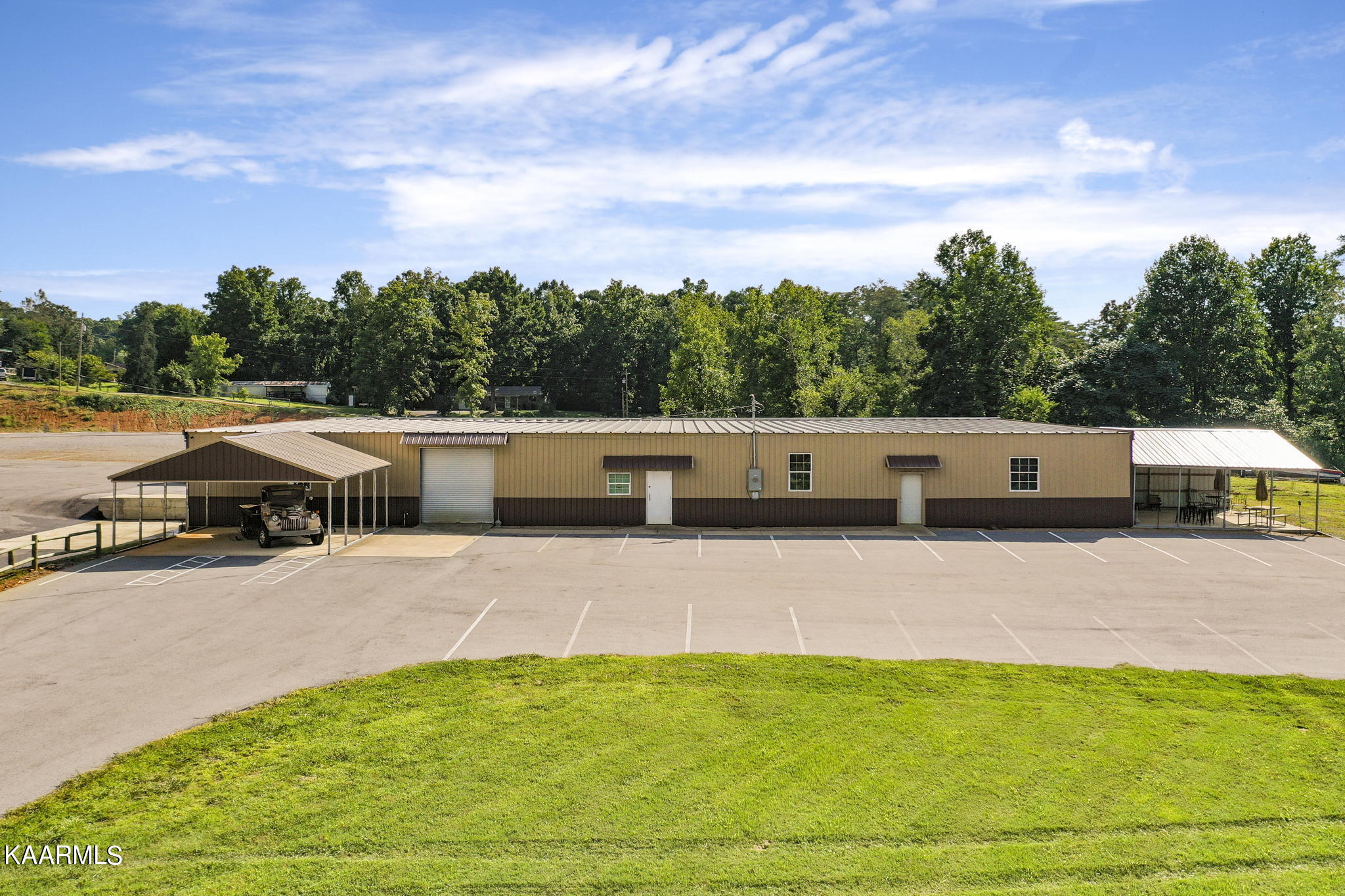 104 Circle Road, Unit 104106 Newport, TN 37821 - Photo 9 of 27 9-web-or-mls-JH-Fri 20220812-066