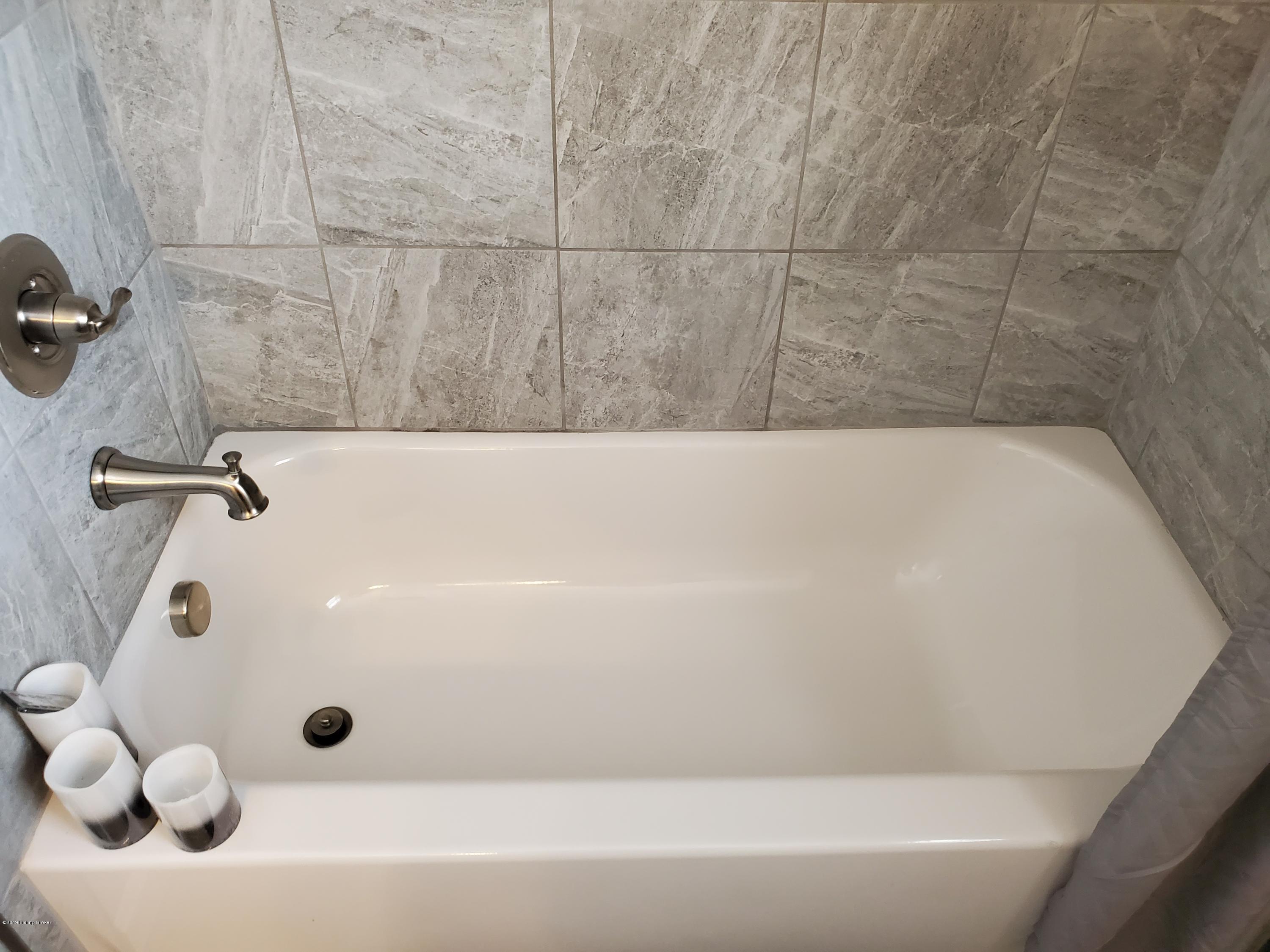 8 Cillia Road Louisville, KY 40216 - Photo 18 of 43 New Tub
