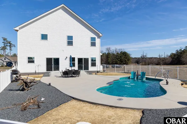 $679,900 | 456 Pointe Vista Drive, Elizabeth City, NC 27909