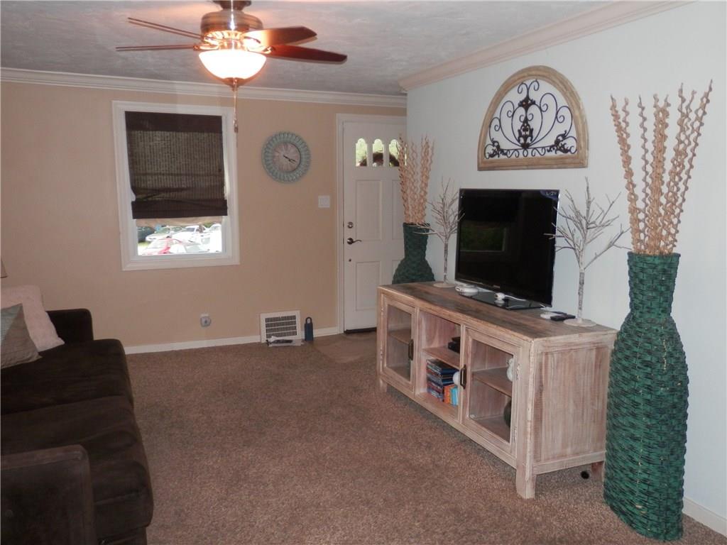5575 Brownsville Road Pittsburgh, PA 15236 - Photo 4 of 25 Front entry into the living room.