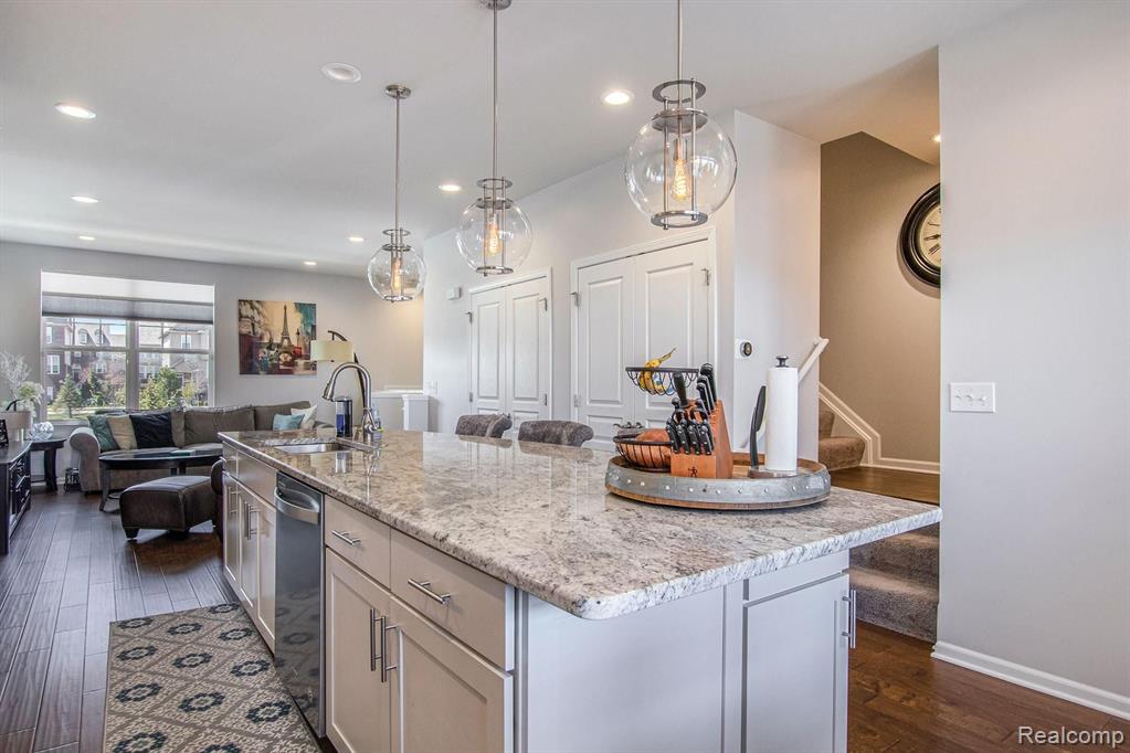 2897 Hartwick Drive Rochester Hills, MI 48307 - Photo 8 of 27