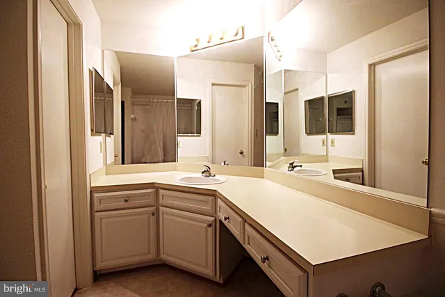 $1,995 | 3902 Penderview Drive, Unit 1423, Fairfax, VA 22033