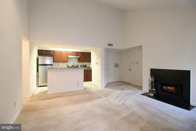 $1,995 | 3902 Penderview Drive, Unit 1423, Fairfax, VA 22033