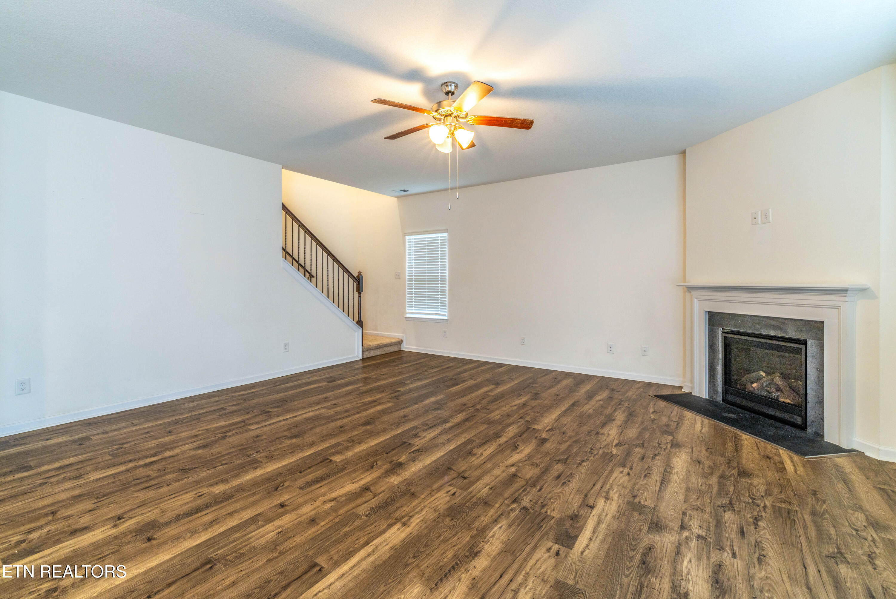 213 Ibis Loop Oak Ridge, TN 37830 - Photo 6 of 45 755A1365-Edit