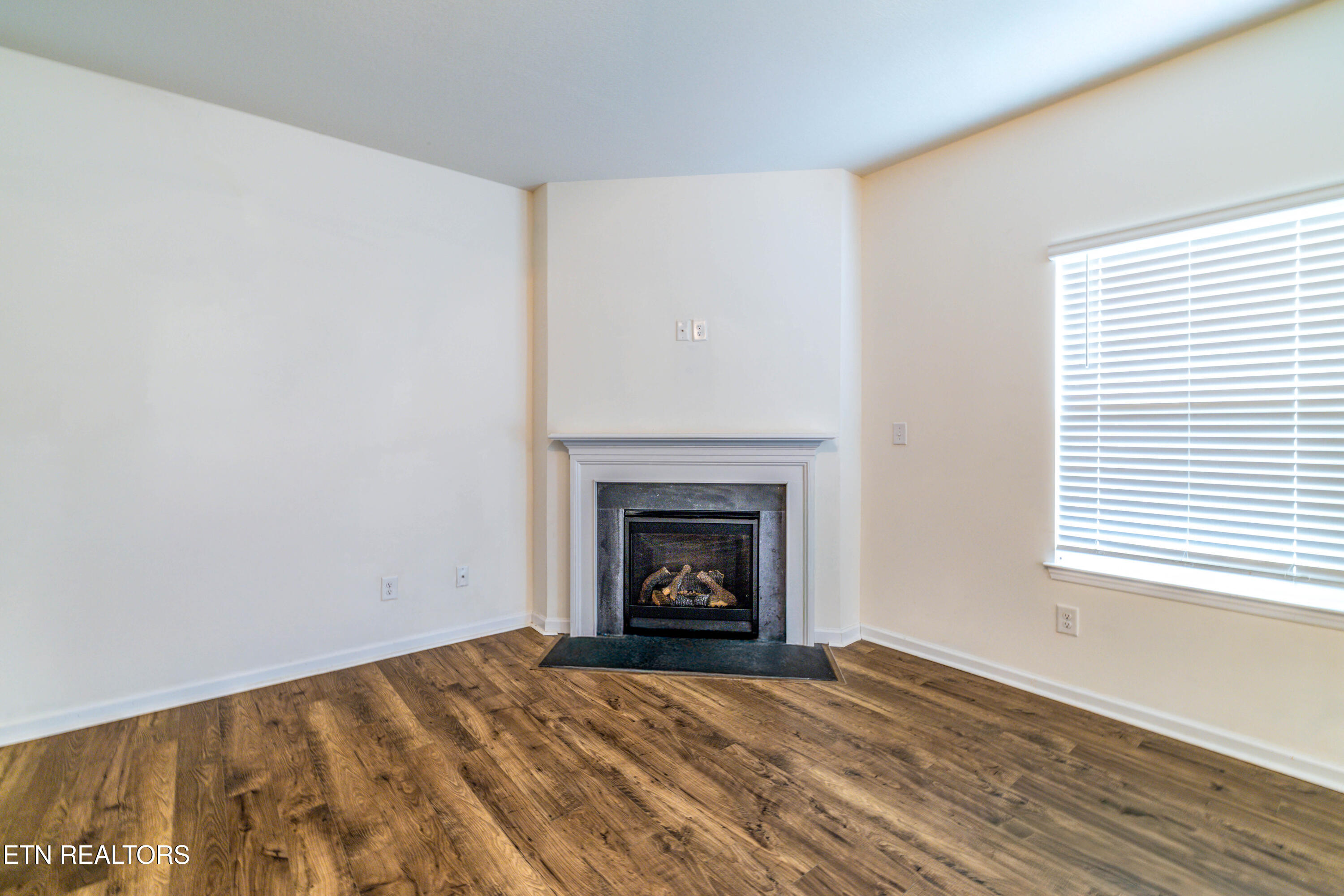 213 Ibis Loop Oak Ridge, TN 37830 - Photo 7 of 45 755A1366-Edit