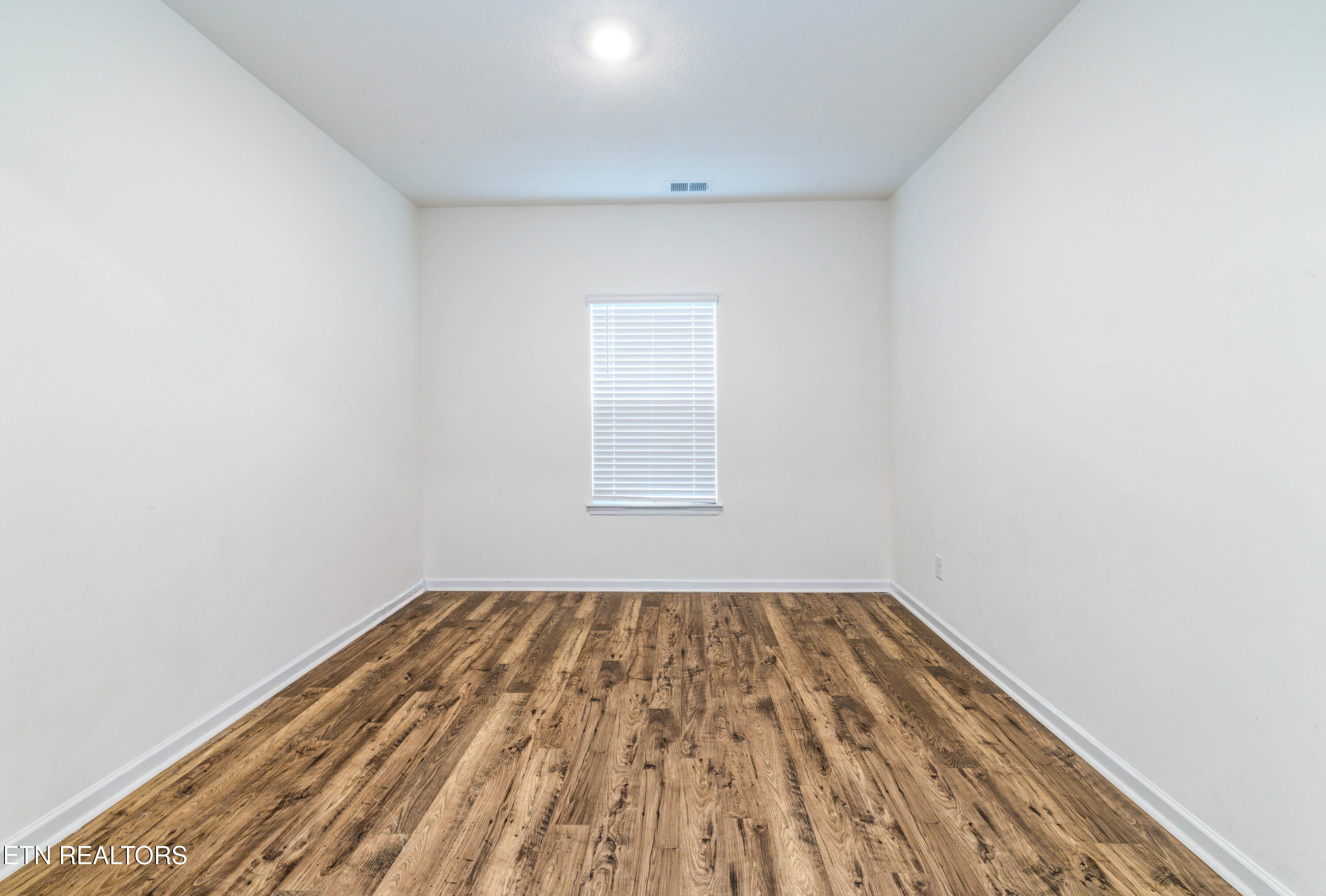 213 Ibis Loop Oak Ridge, TN 37830 - Photo 10 of 45 755A1346-Edit