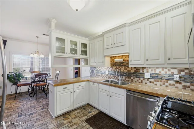 $298,500 | 5301 Gardens Way, Byram, MS 39272