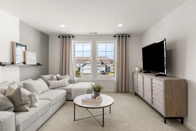 $954,689 | 25 Sandtrap Circle, Unit 8, Walpole, MA 02081