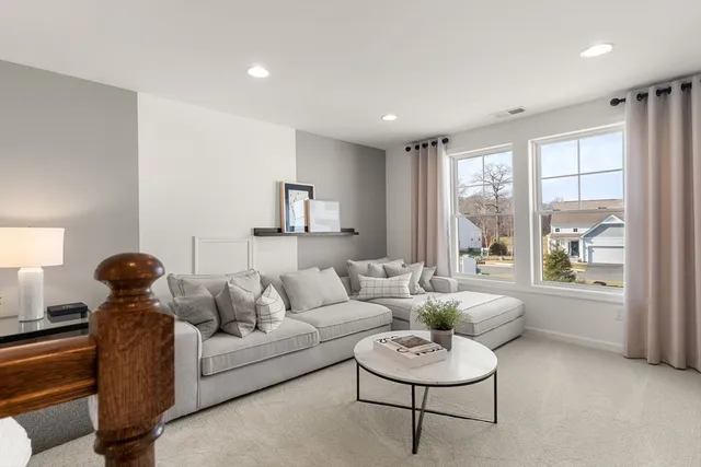 $954,689 | 25 Sandtrap Circle, Unit 8, Walpole, MA 02081