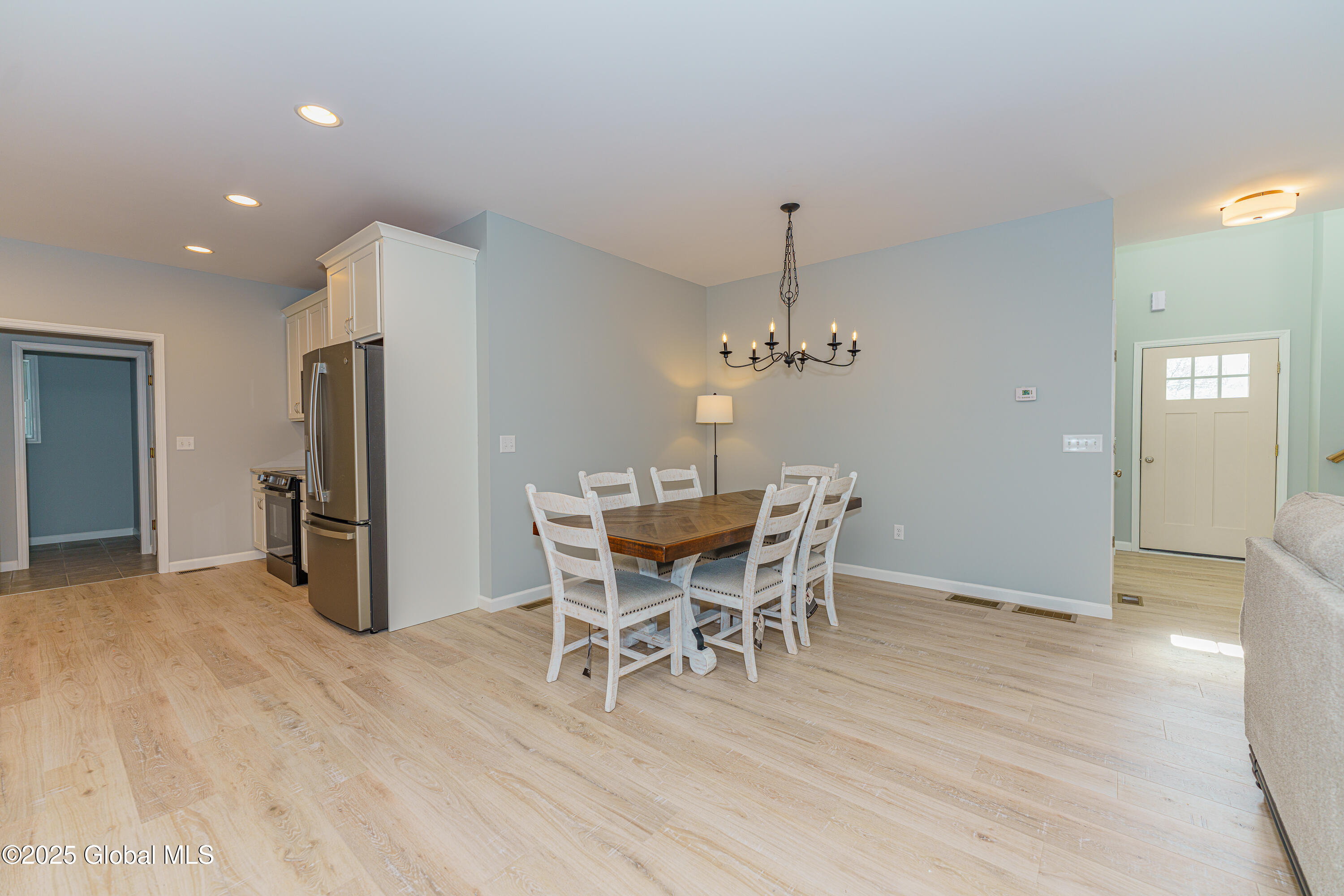 20 Thistle Road Wilton, NY 12831 - Photo 13 of 61 3 Diningroom u 4