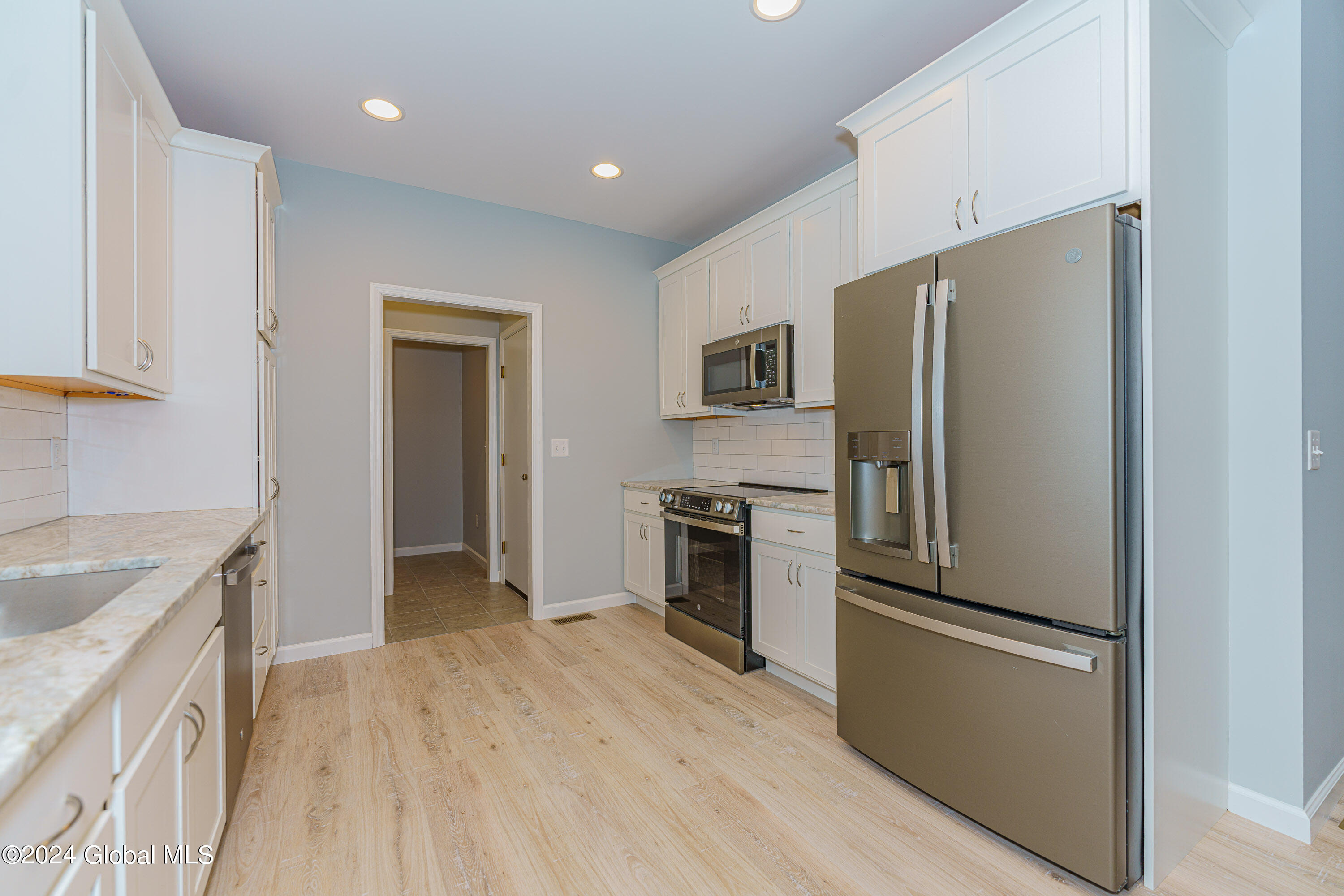 20 Thistle Road Wilton, NY 12831 - Photo 16 of 61 4 Kitchen 1