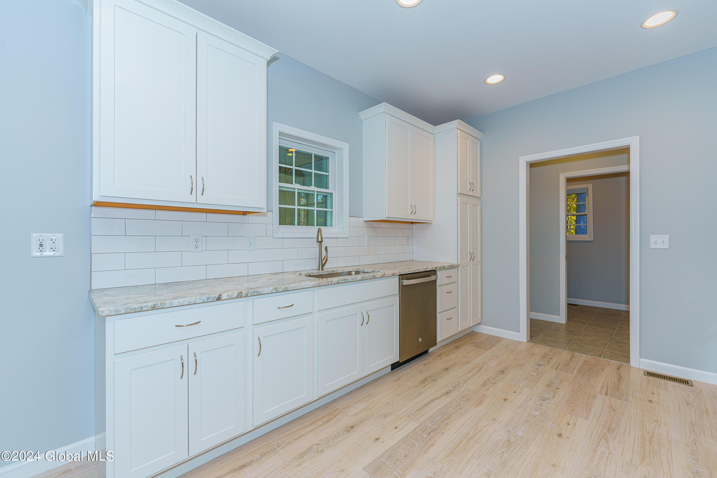 20 Thistle Road Wilton, NY 12831 - Photo 17 of 61 4 Kitchen 2