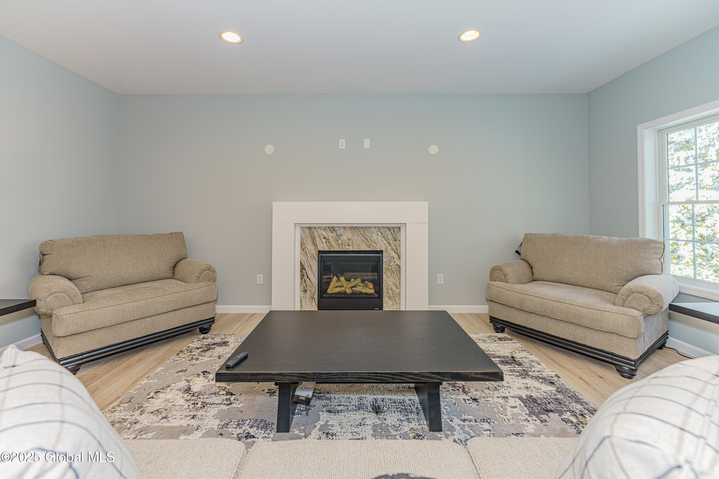 20 Thistle Road Wilton, NY 12831 - Photo 7 of 61 2 Livingroom u 2