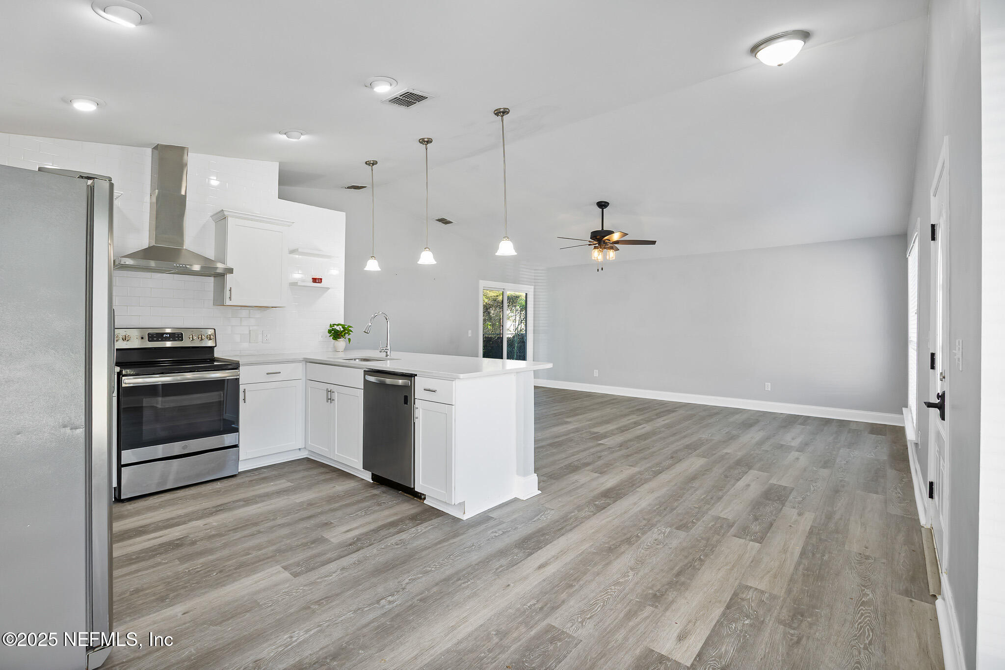 1672 Sandy Hollow Loop Middleburg, FL 32068 - Photo 14 of 45 6M1A8037