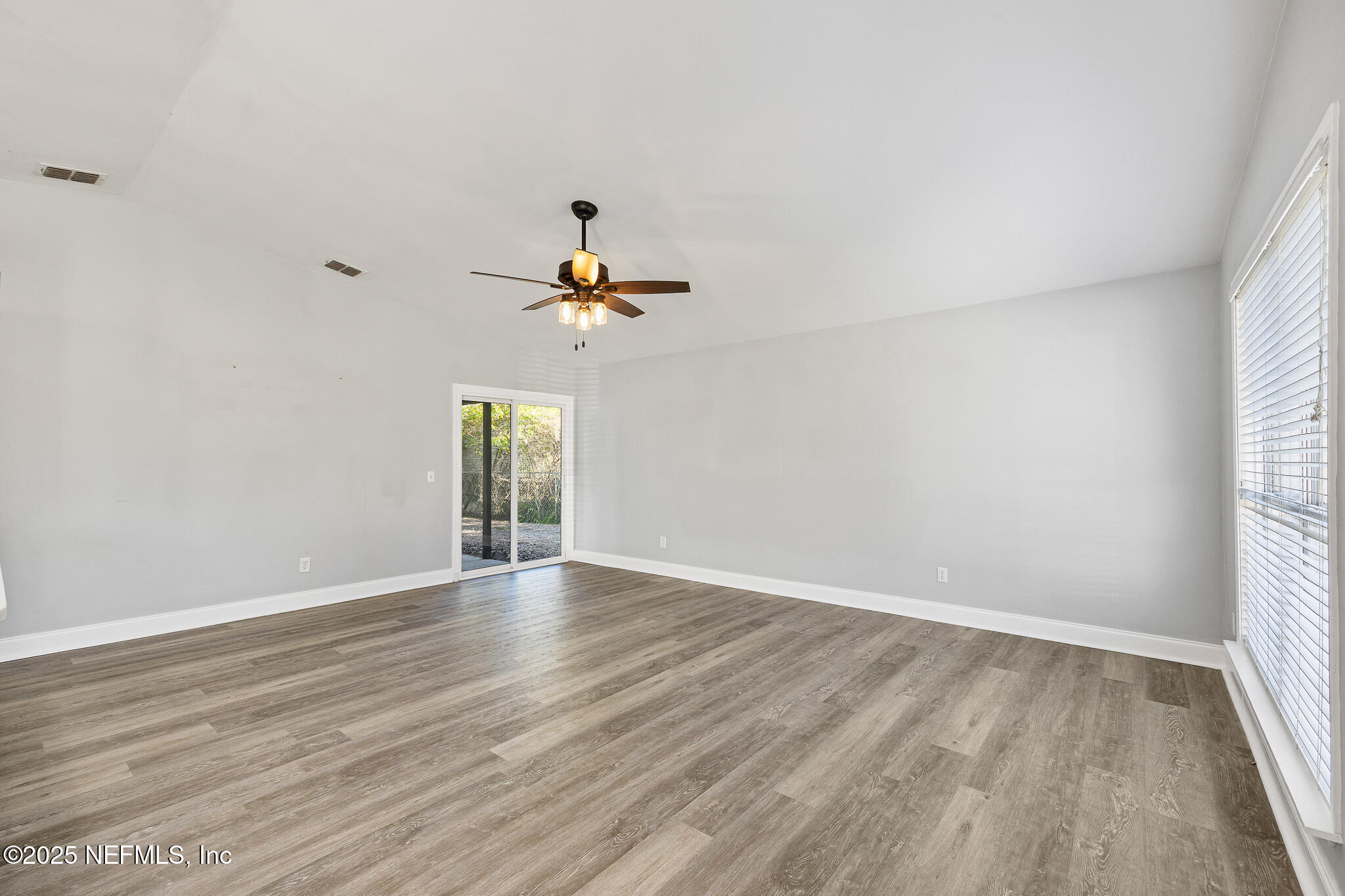 1672 Sandy Hollow Loop Middleburg, FL 32068 - Photo 6 of 45 6M1A7996