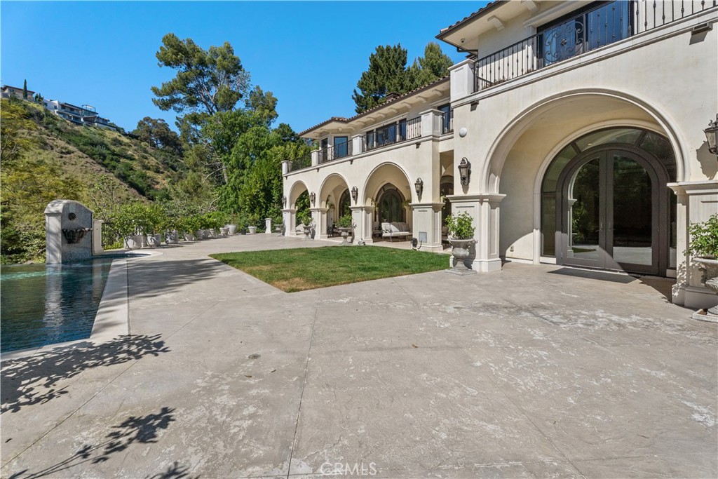 1210 Chantilly Road Los Angeles, CA 90077 - Photo 33 of 41