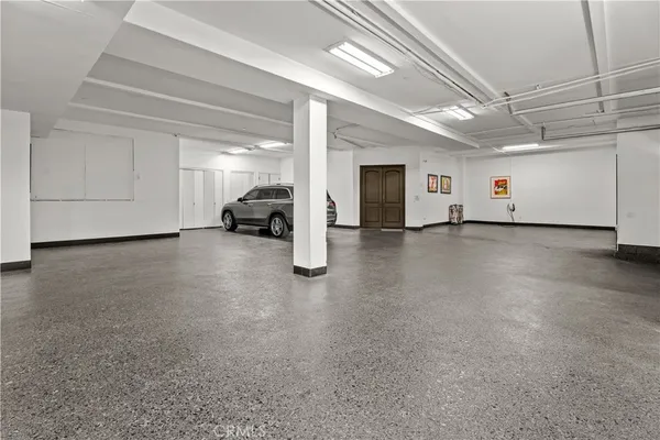 a view of a livingroom with furniture