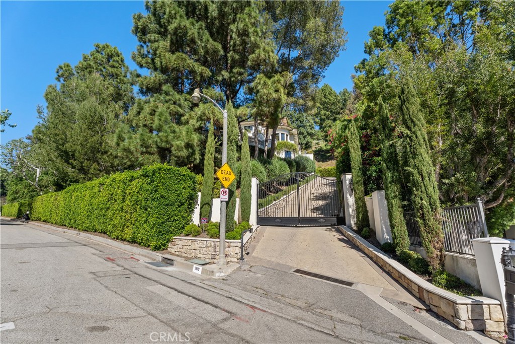 1210 Chantilly Road Los Angeles, CA 90077 - Photo 38 of 41