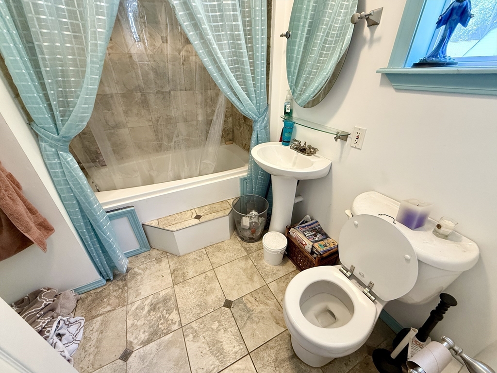66 Barrison Street Springfield, MA 01109 - Photo 24 of 42