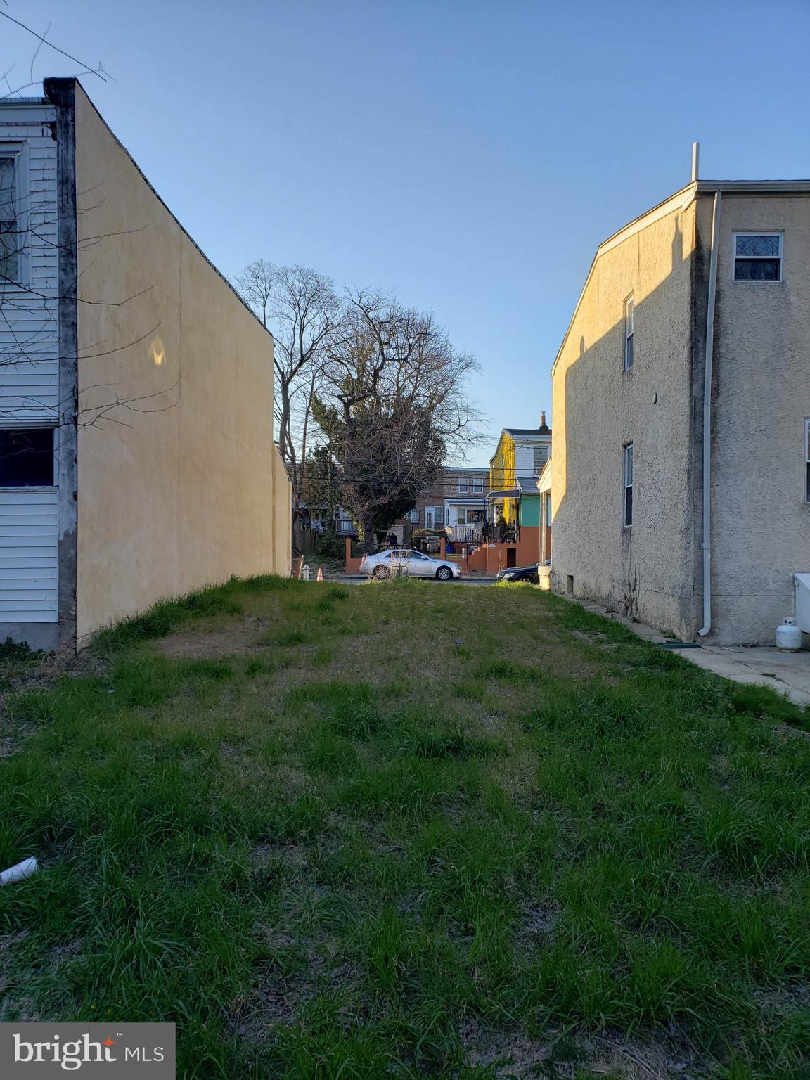 a view of a back yard of the house