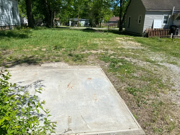 $4,000 | 704 North James Street, Carbondale, IL 62901