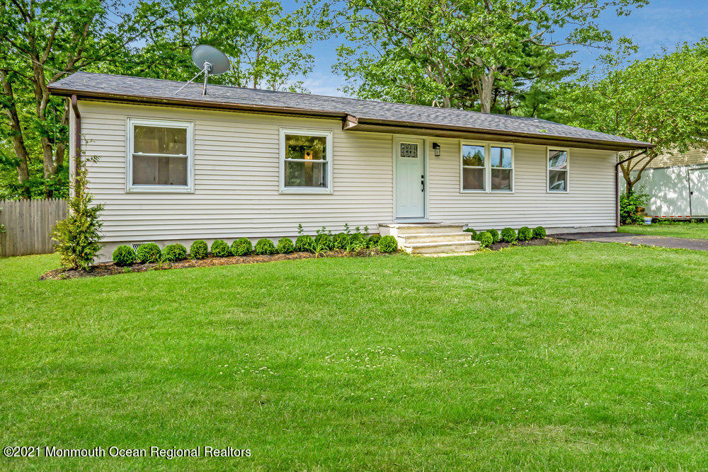 1075 Rudder Avenue Manahawkin, NJ 08050 - Photo 3 of 35 004_dsc02569_1_copy