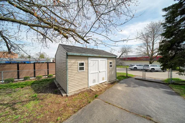 $300,000 | 113 Chicago Street, Brooklyn, MI 49230