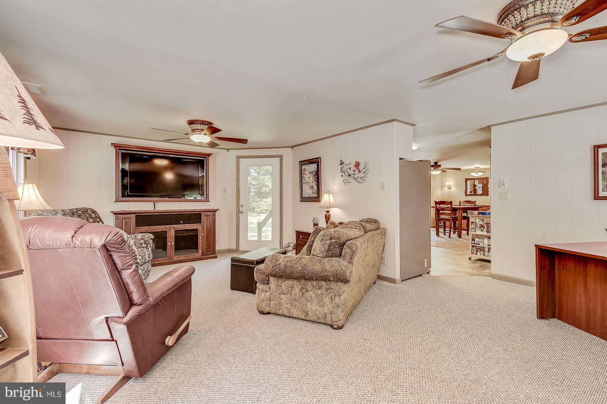17600 St Jeromes Neck Road Dameron, MD 20628 - Photo 11 of 32 Living Room