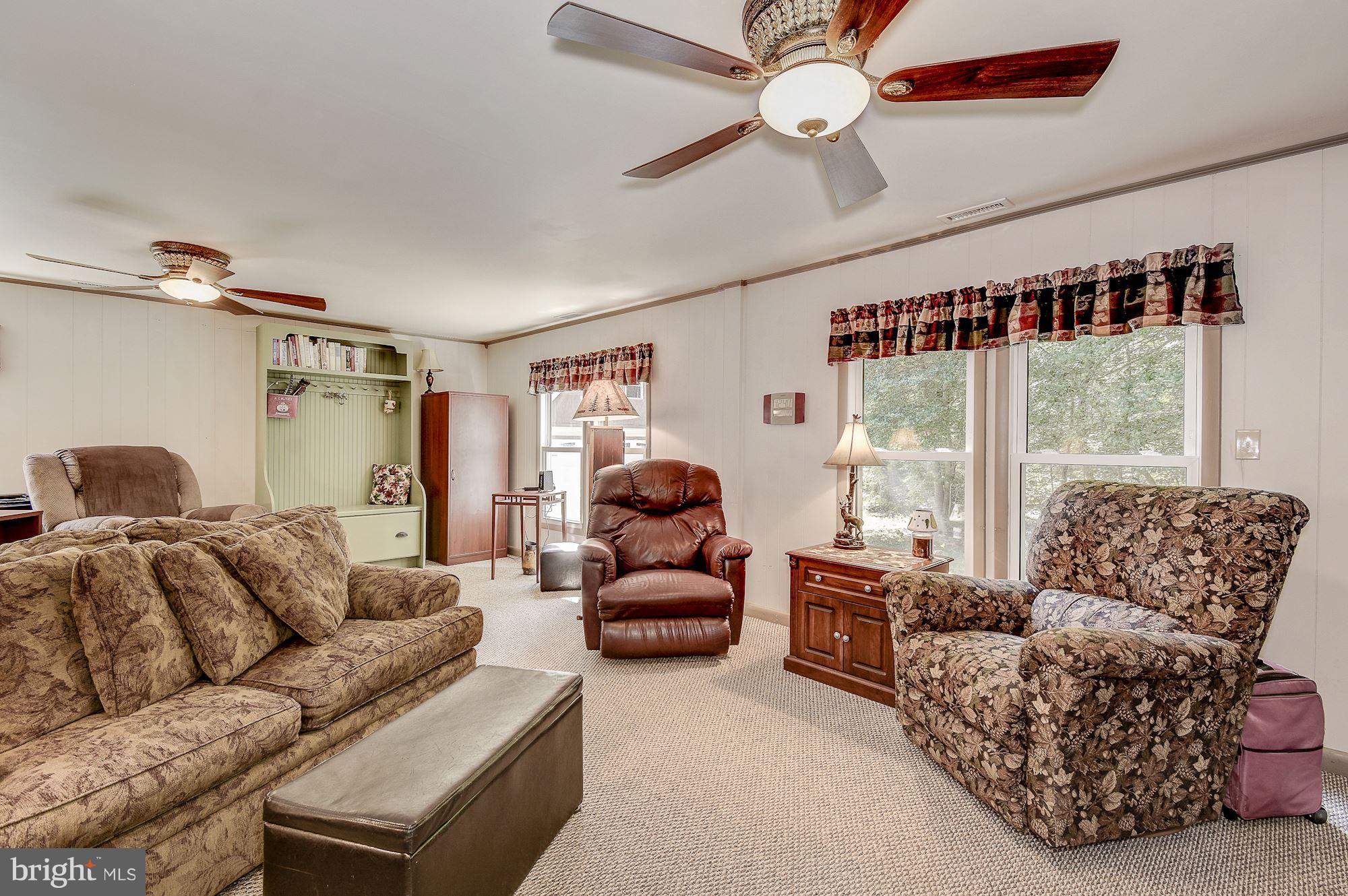 17600 St Jeromes Neck Road Dameron, MD 20628 - Photo 14 of 32 Living Room