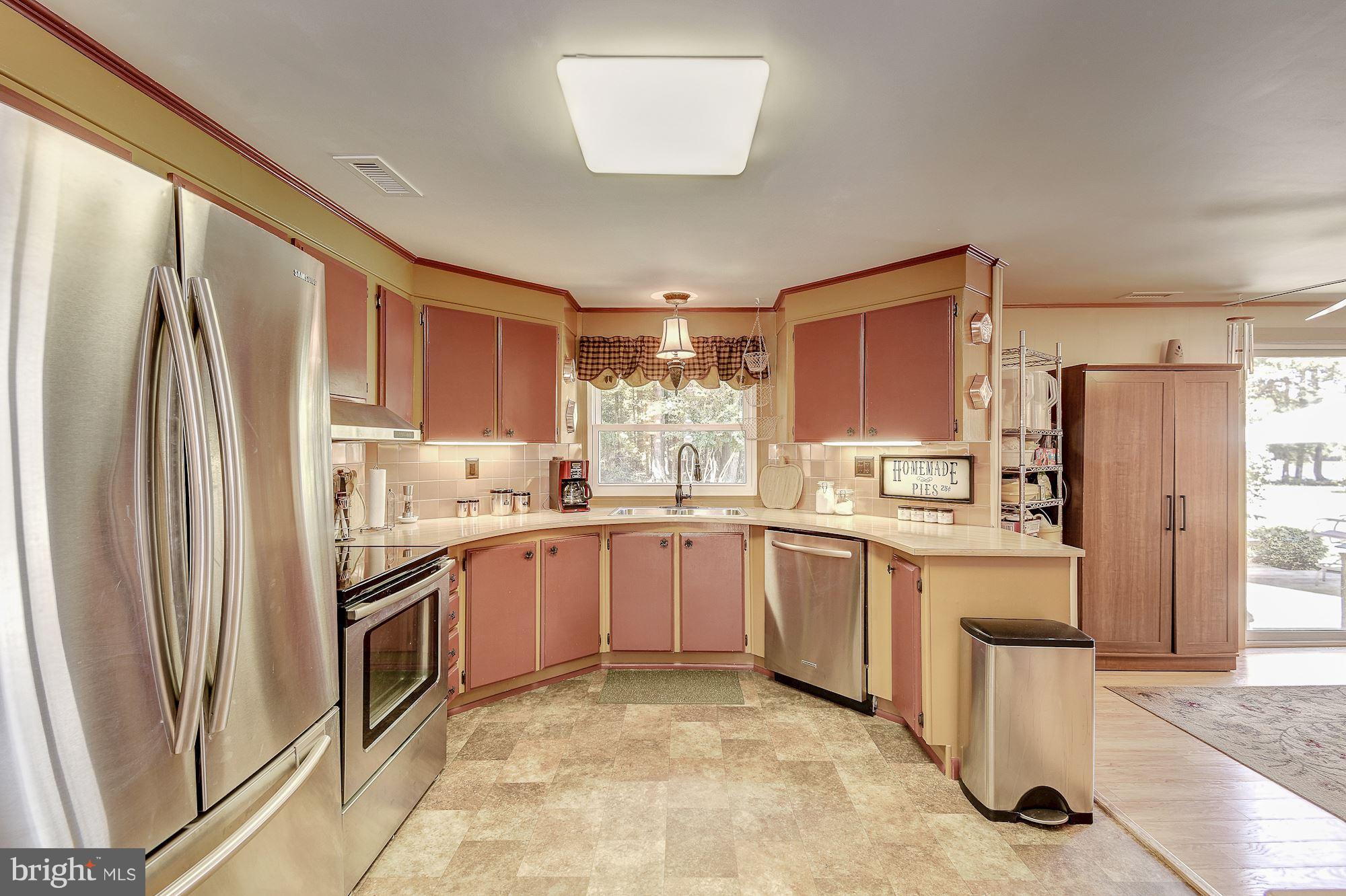 17600 St Jeromes Neck Road Dameron, MD 20628 - Photo 16 of 32 Kitchen