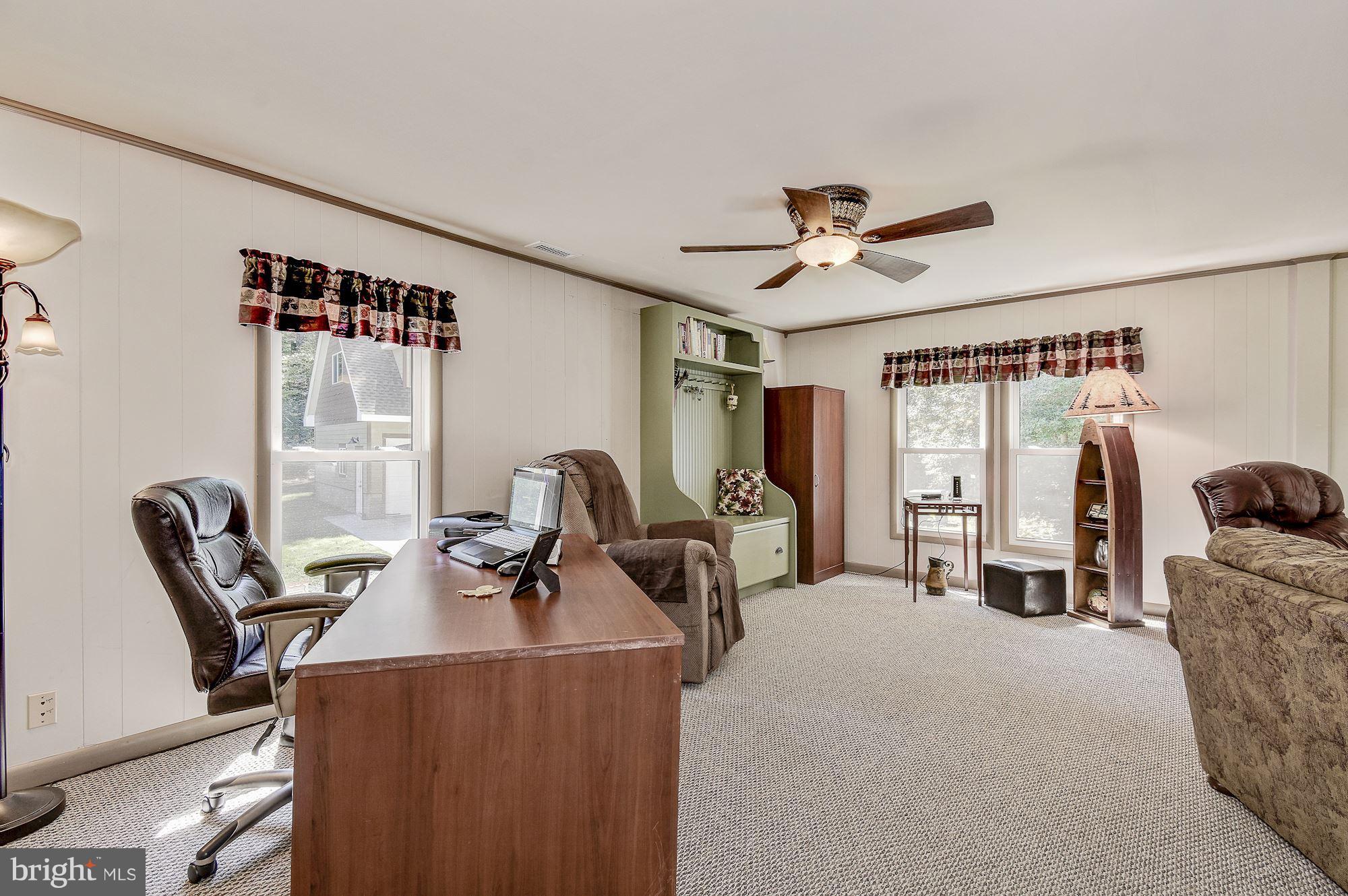 17600 St Jeromes Neck Road Dameron, MD 20628 - Photo 10 of 32 Living Room
