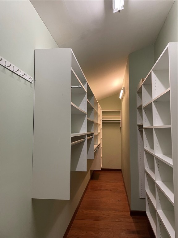 584 Knox Street Nahunta, GA 31553 - Photo 12 of 37 master closet