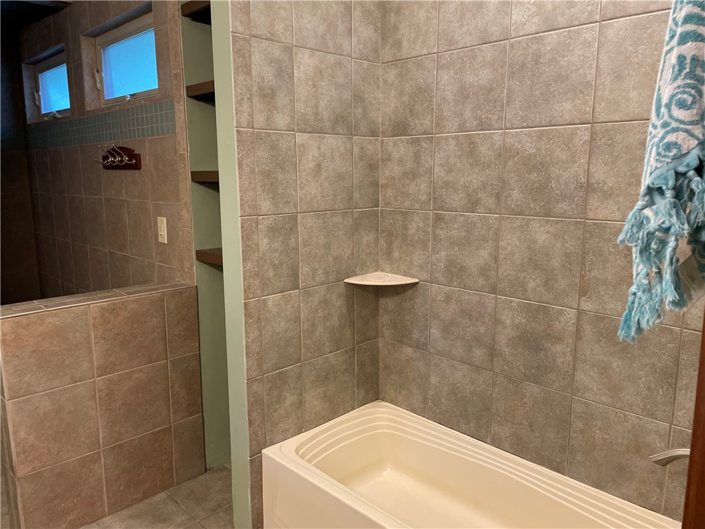 584 Knox Street Nahunta, GA 31553 - Photo 15 of 37 master bath