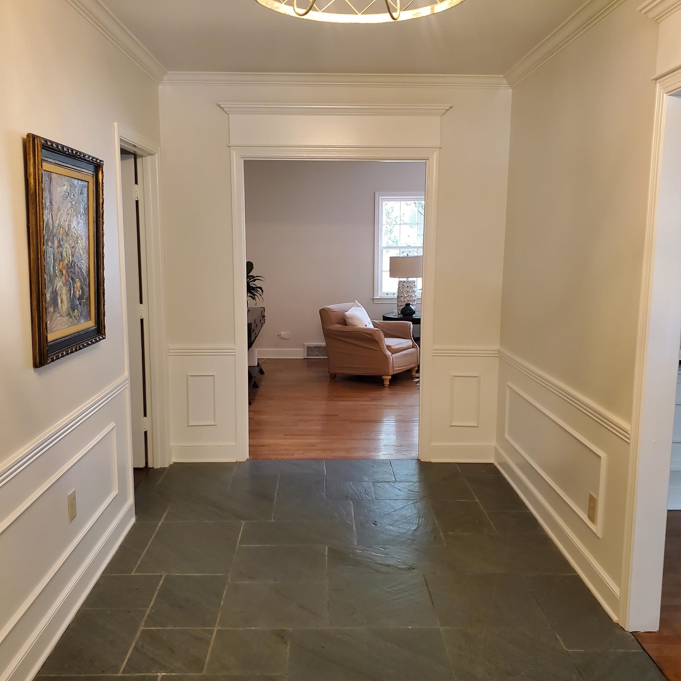 195 South Grove Park Road Memphis, TN 38117 - Photo 3 of 25 a view of a livingroom with furniture and an entryway