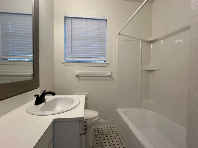 $1,600 | 928 East 56th Street, Austin, TX 78751