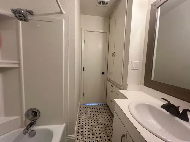 $1,595 | 928 East 56th Street, Austin, TX 78751