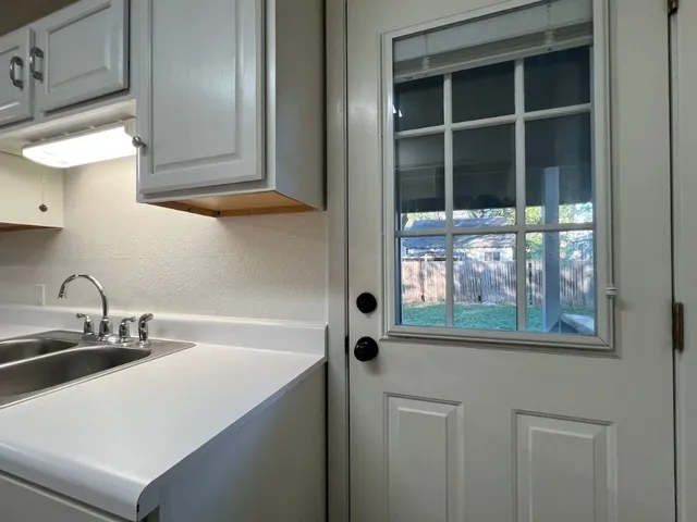 $1,595 | 928 East 56th Street, Austin, TX 78751