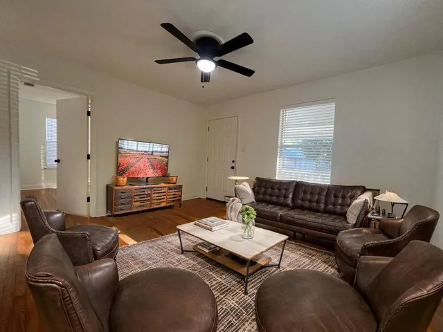 $1,595 | 928 East 56th Street, Austin, TX 78751