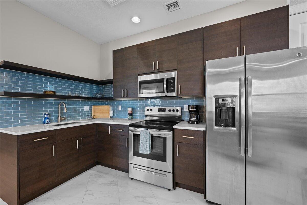 5013 Grandiflora Road Palm Beach Gardens, FL 33418 - Photo 1 of 25 01-LUX_1640