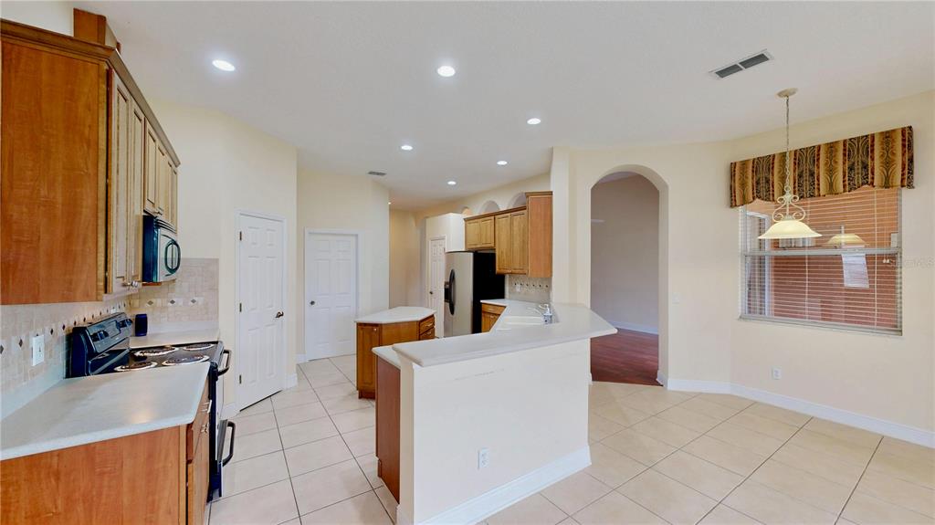 586 Huntington Pines Drive Ocoee, FL 34761 - Photo 31 of 51 a large white kitchen with a large window
