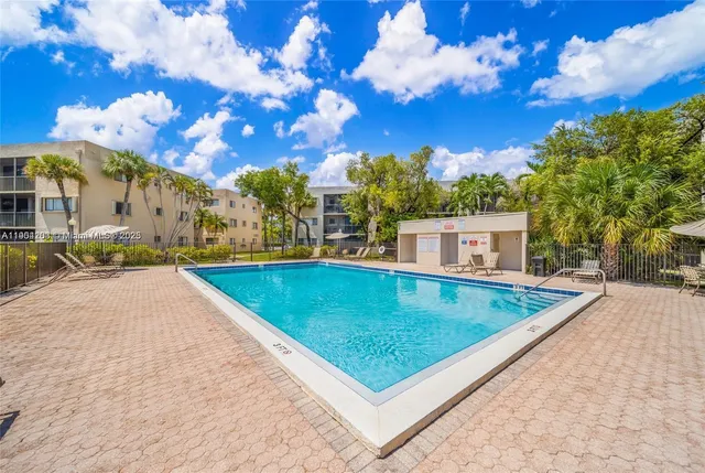 $289,000 | 8005 Southwest 107th Avenue, Unit 122, Miami, FL 33173