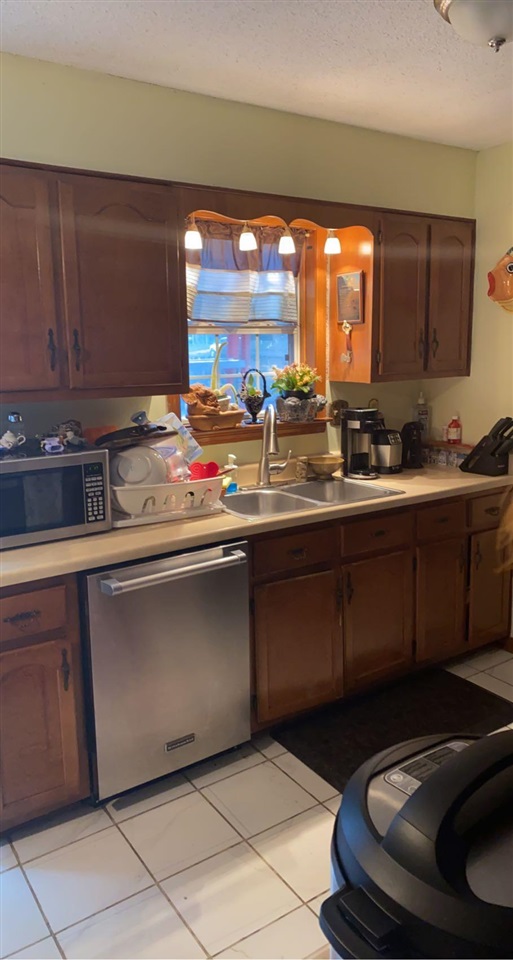 3894 Ross Road Memphis, TN 38115 - Photo 4 of 11 a kitchen with a sink and a stove